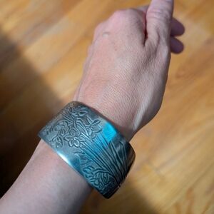 Vintage Salisbury Pewter Flower of the Month Narcissus DECEMBER Cuff Bracelet